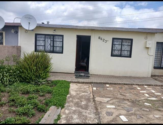 2 BEDROOM HOUSE FOR SALE IN ORLANDO WEST
